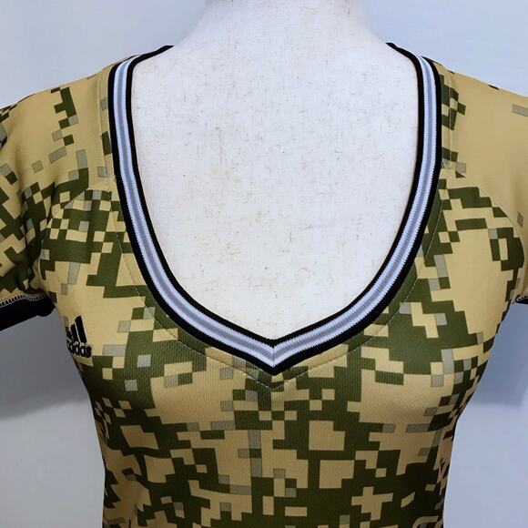 Adidas NWOT NBA Pixelated Short Sleeves Jersey Women S - Picture 2 of 13